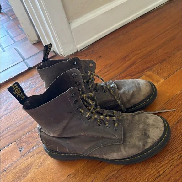 Dr. Marten size 9 women BROWN BOOTS - Picture 1 of 7